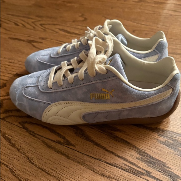 Puma Classic Suede Sneakers in Soft Blue and Cream - Picture 2 of 7